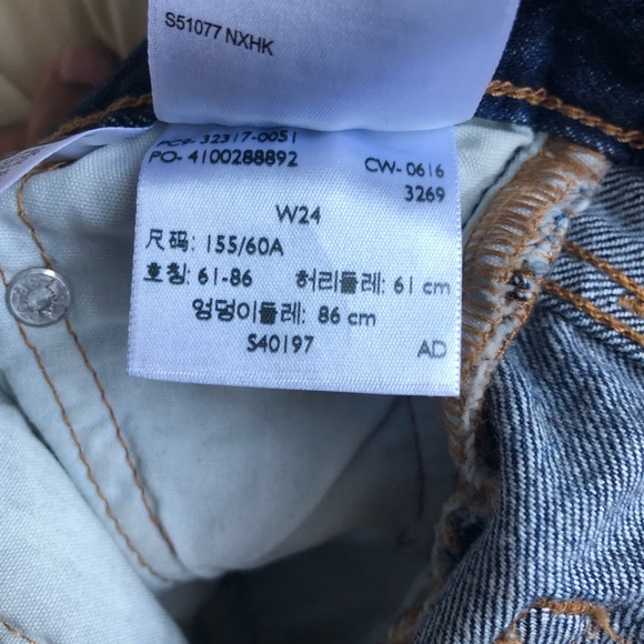 ‼️SOLD‼️Cherry Levi 501 Cutoff Shorts - Picture 3 of 3